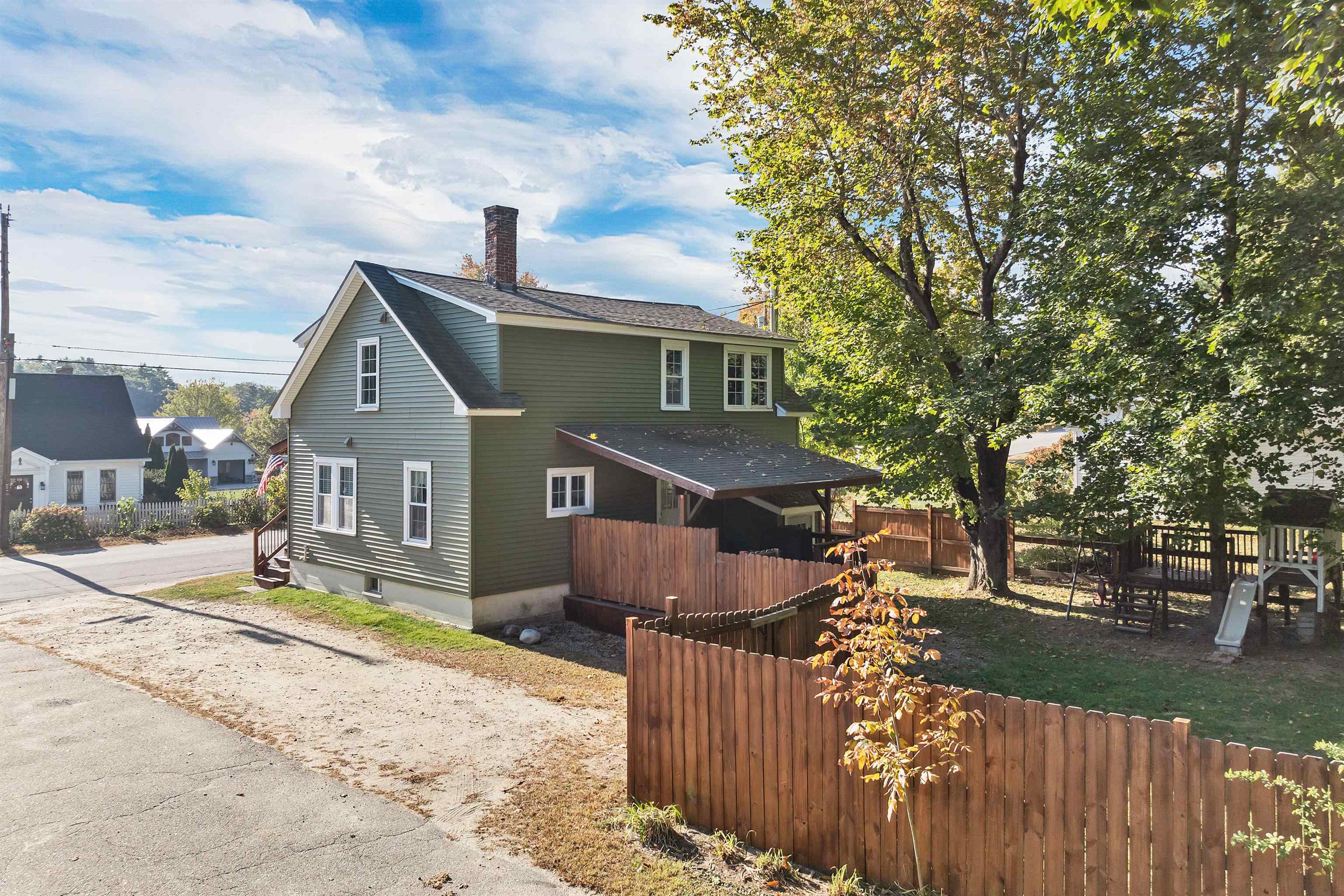 82 Bay Street Wolfeboro, NH 03894 - Photo 4 of 31