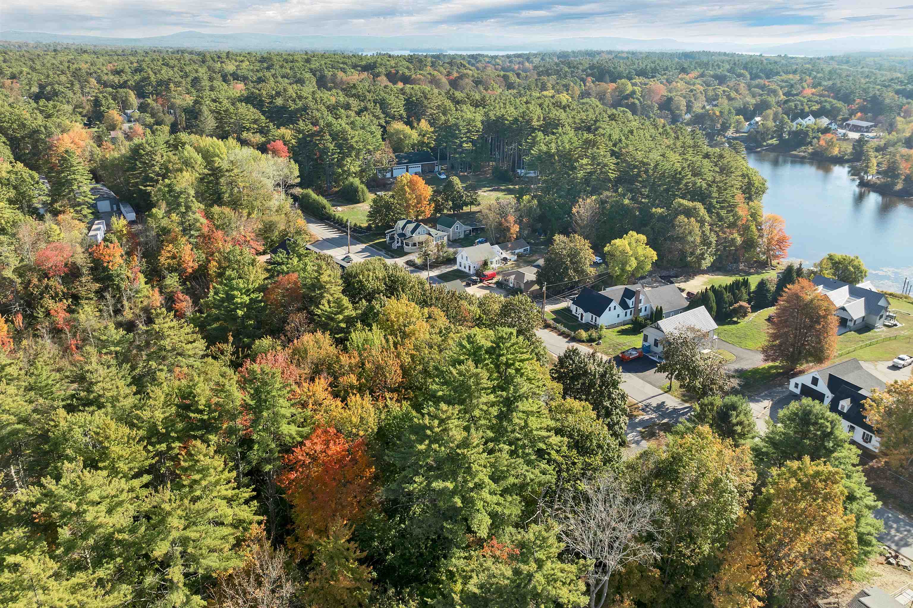 82 Bay Street Wolfeboro, NH 03894 - Photo 5 of 31