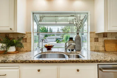 $3,498,000 | 1624 Newcastle Drive, Los Altos, CA 94024