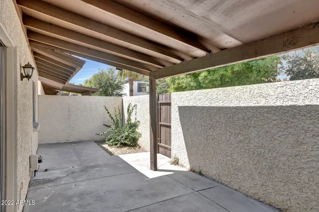 a view of house with a yard