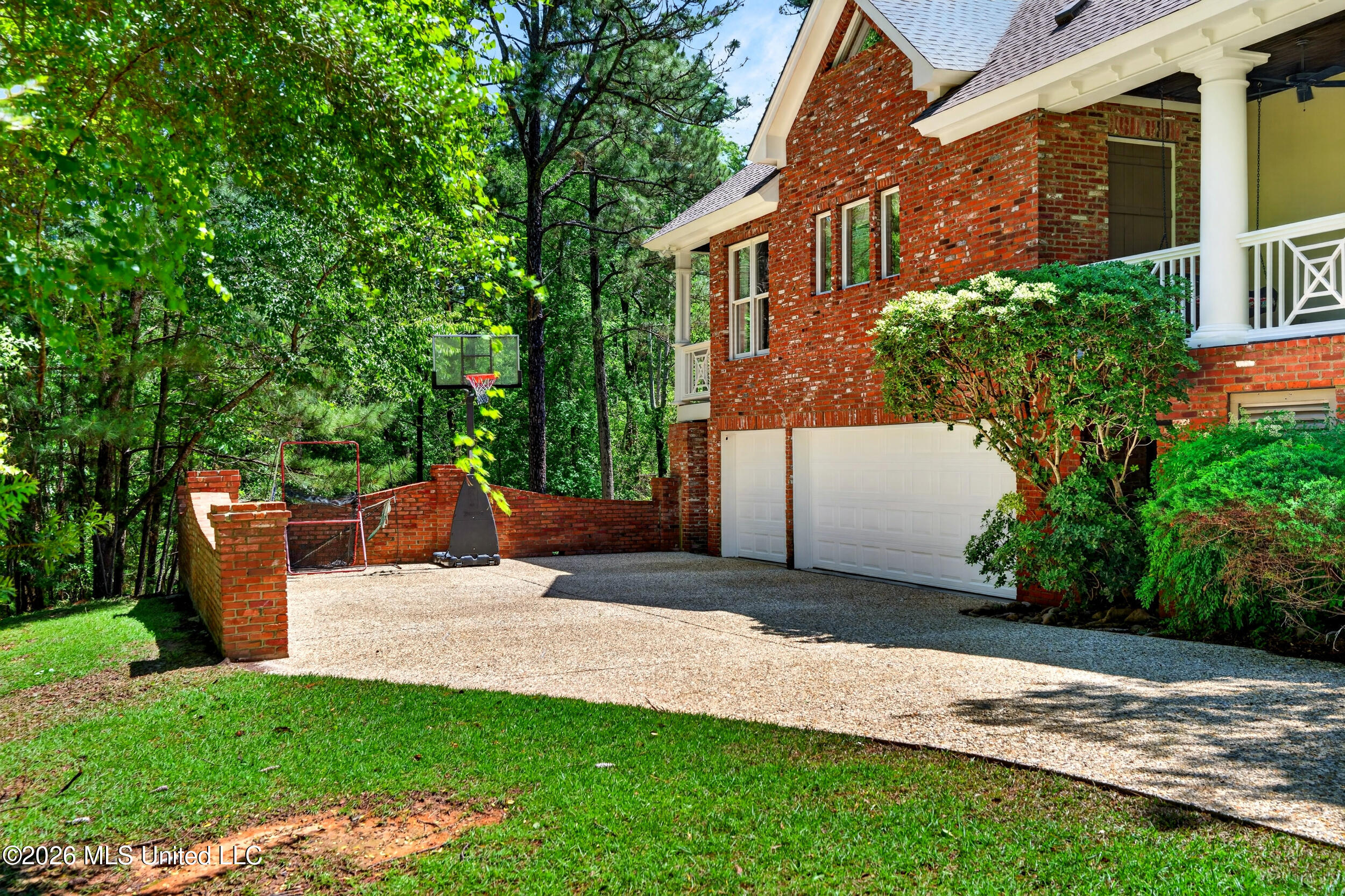 40 Marais Ridge Hattiesburg, MS 39402 - Photo 11 of 94 11_11_driveway