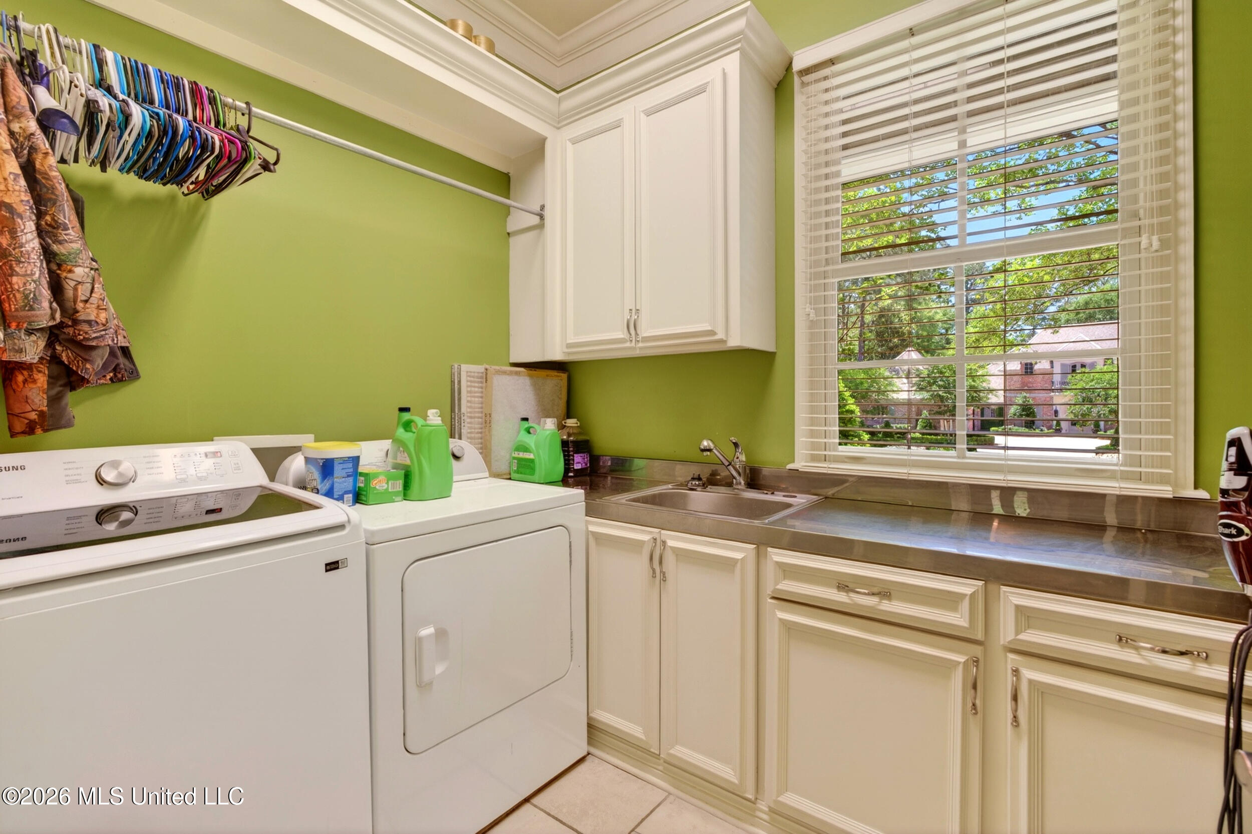 40 Marais Ridge Hattiesburg, MS 39402 - Photo 50 of 94 50_50_laundry