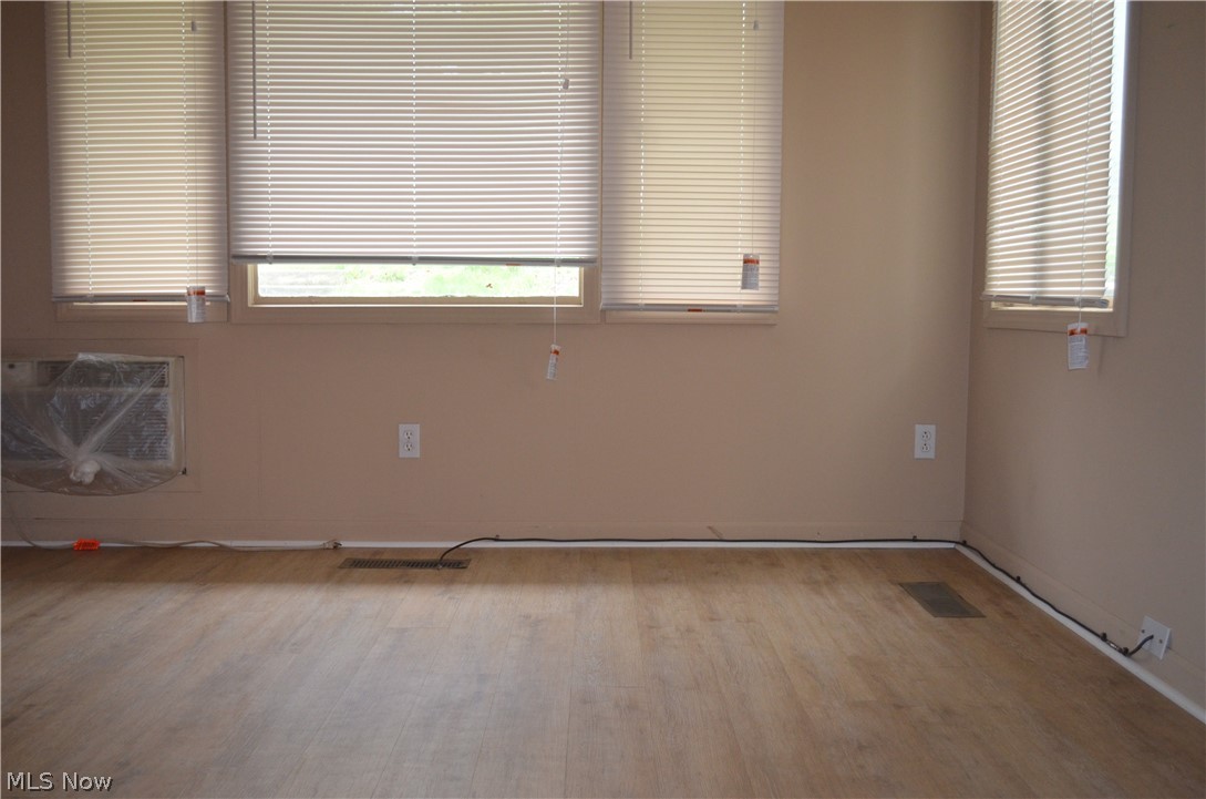 1920 Rookwood Road Cleveland, OH 44112 - Photo 6 of 21