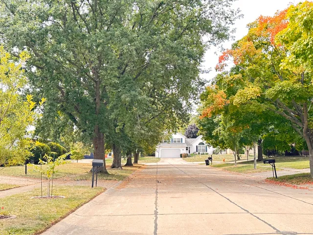 $274,900 | 2006 Park Ridge Drive, Urbana, IL 61802