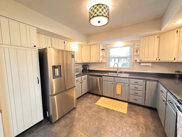 $274,900 | 2006 Park Ridge Drive, Urbana, IL 61802