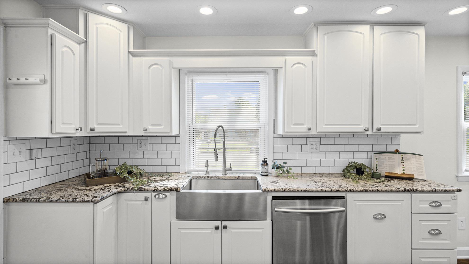 8930 Parlo Road Baltimore, MD 21236 - Photo 16 of 36 Gourmet Eat-in Kitchen