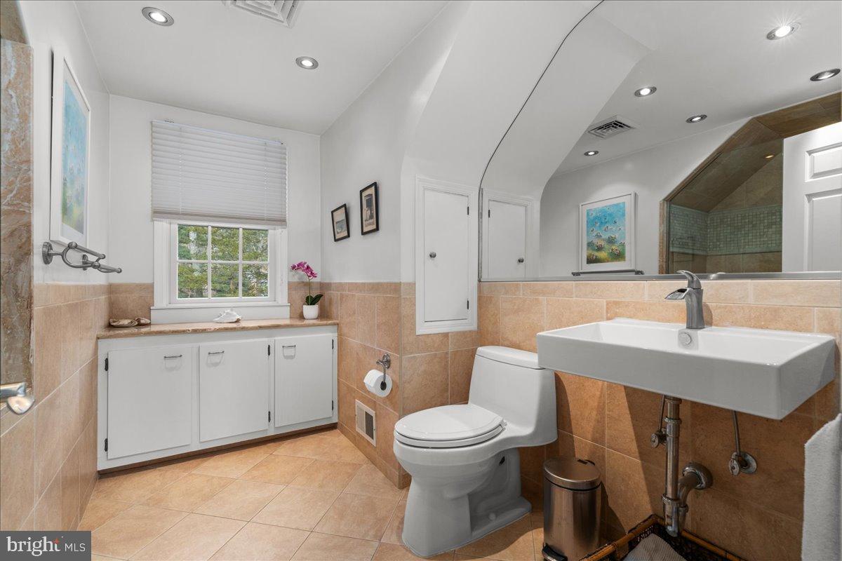 186 Lambert Drive Princeton, NJ 08540 - Photo 36 of 59 Modern bathroom with elegant finishes.