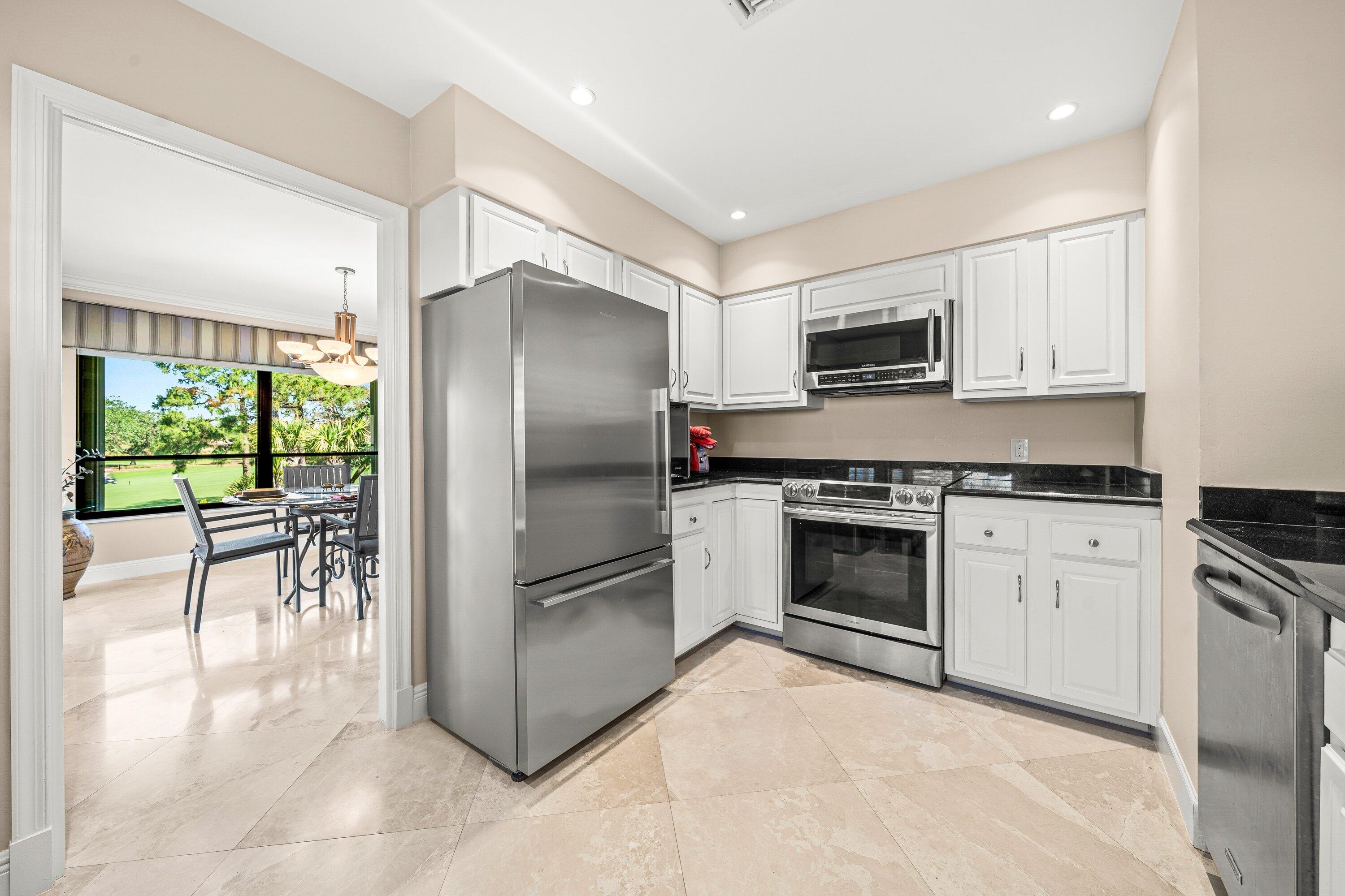 10221 Quail Covey Road, Unit HIBISCUS S Boynton Beach, FL 33436 - Photo 13 of 60 Kitchen