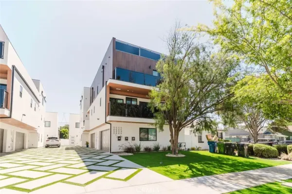 $1,950 | 5648 Cartwright Avenue, North Hollywood, CA 91601