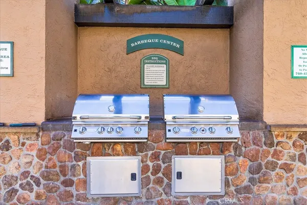 a building view with outdoor space