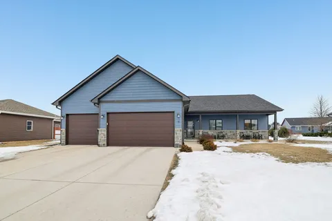 $549,000 | 6 North Windmill Ridge Road, Evansville, WI 53536