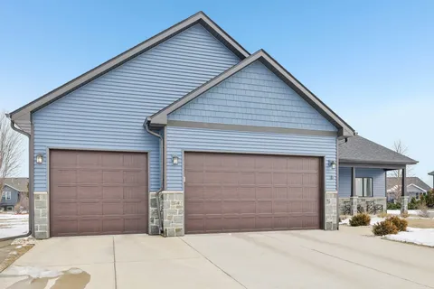 $549,000 | 6 North Windmill Ridge Road, Evansville, WI 53536