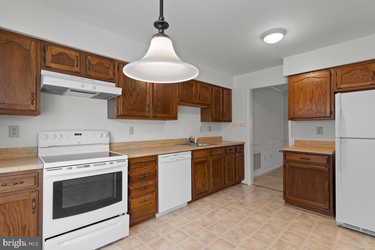 2467 McCormick Road Rockville, MD 20850 - Photo 6 of 30