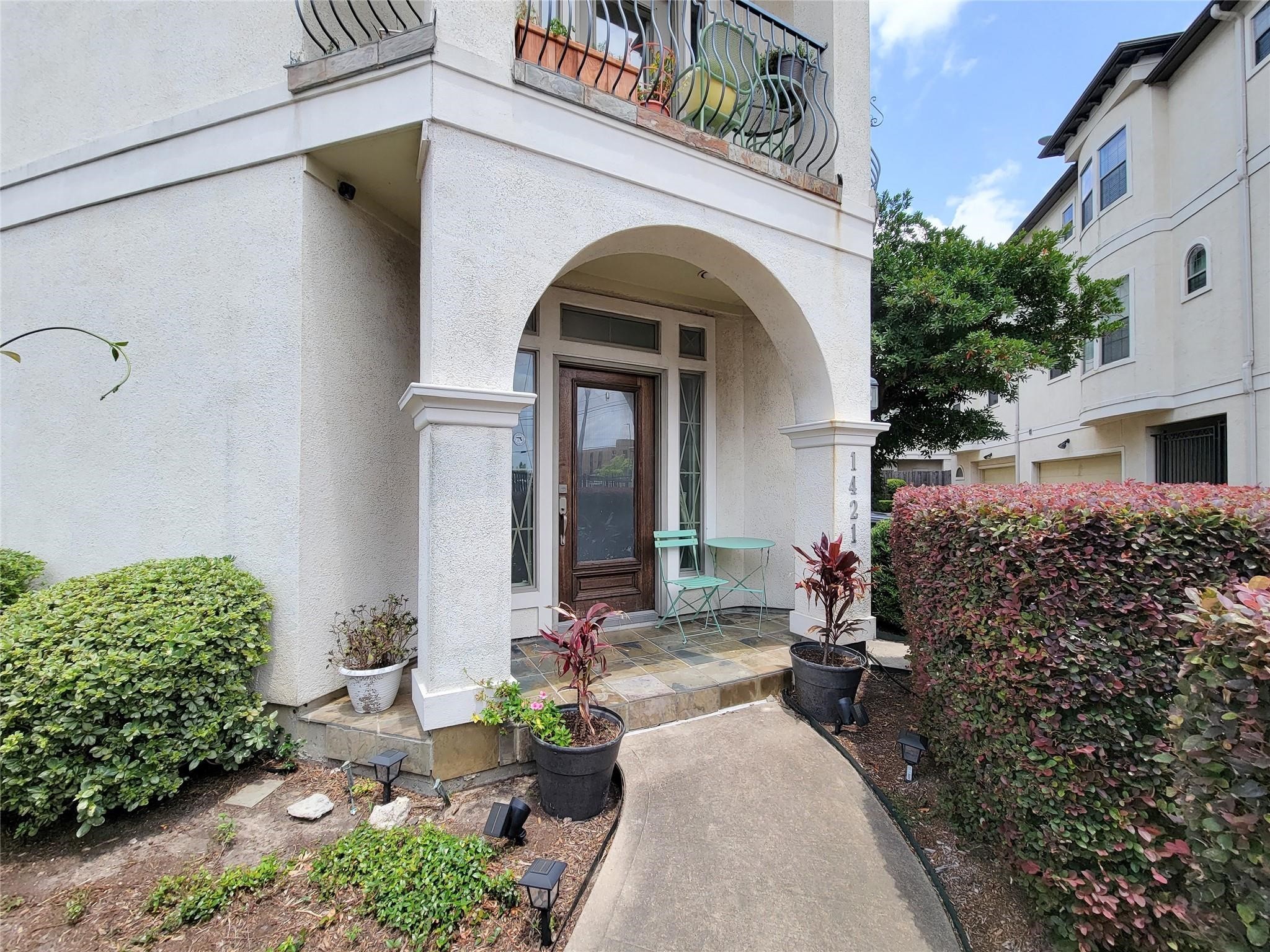 1421 Bremond Street Houston, TX 77004 - Photo 2 of 30 a front view of a house with garden