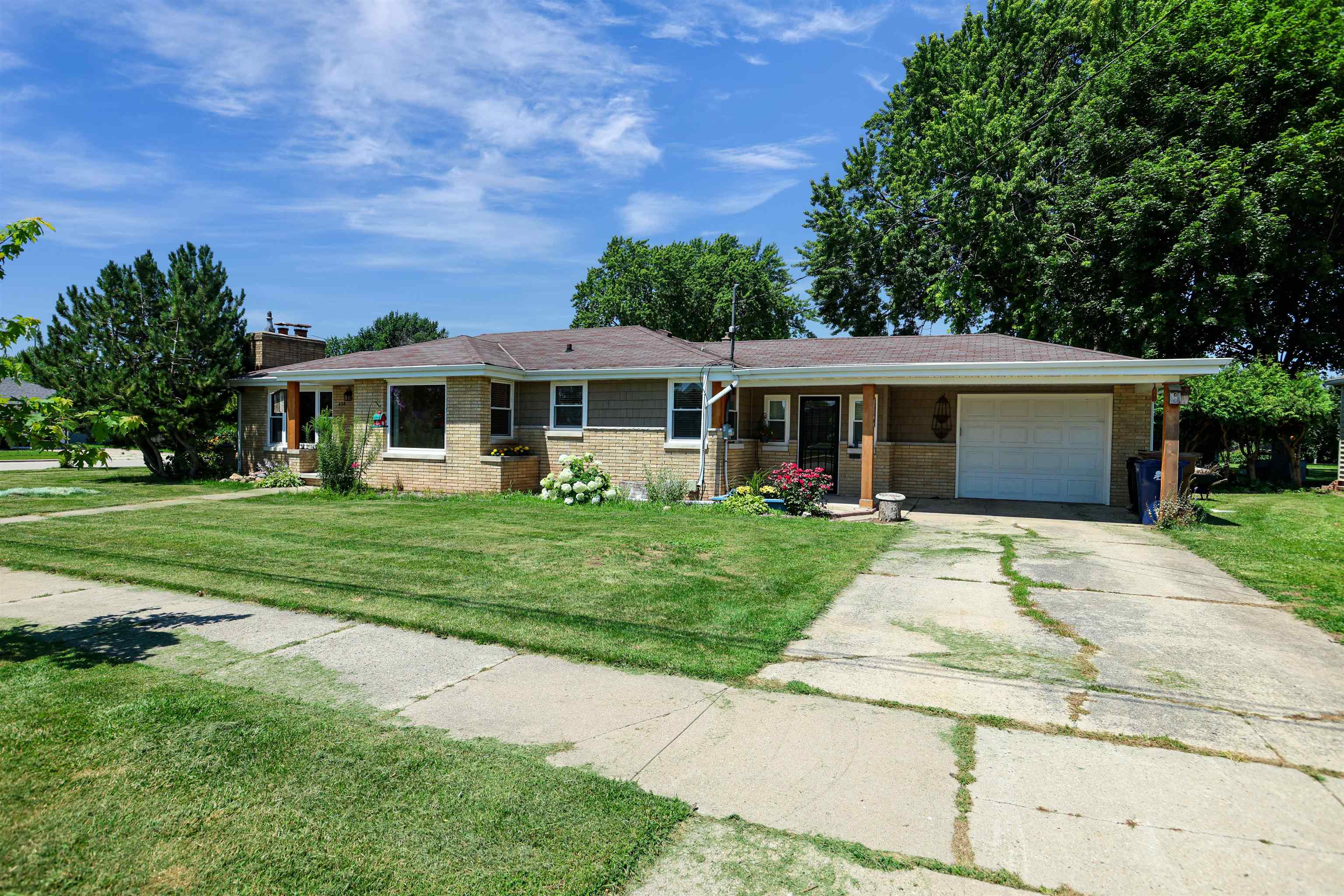428 8th Street Menasha, WI 54952 - Photo 2 of 37
