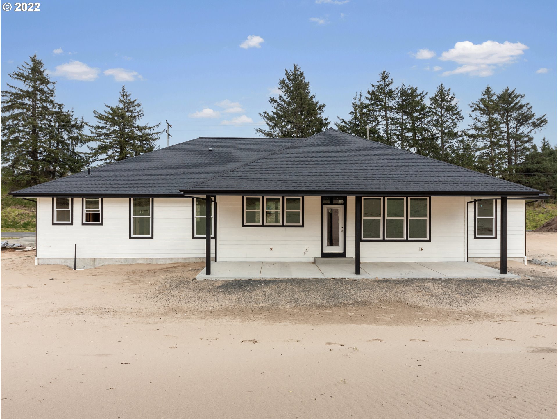 89212 Arrowhead Road Warrenton, OR 97146 - Photo 3 of 5 Covered Patio