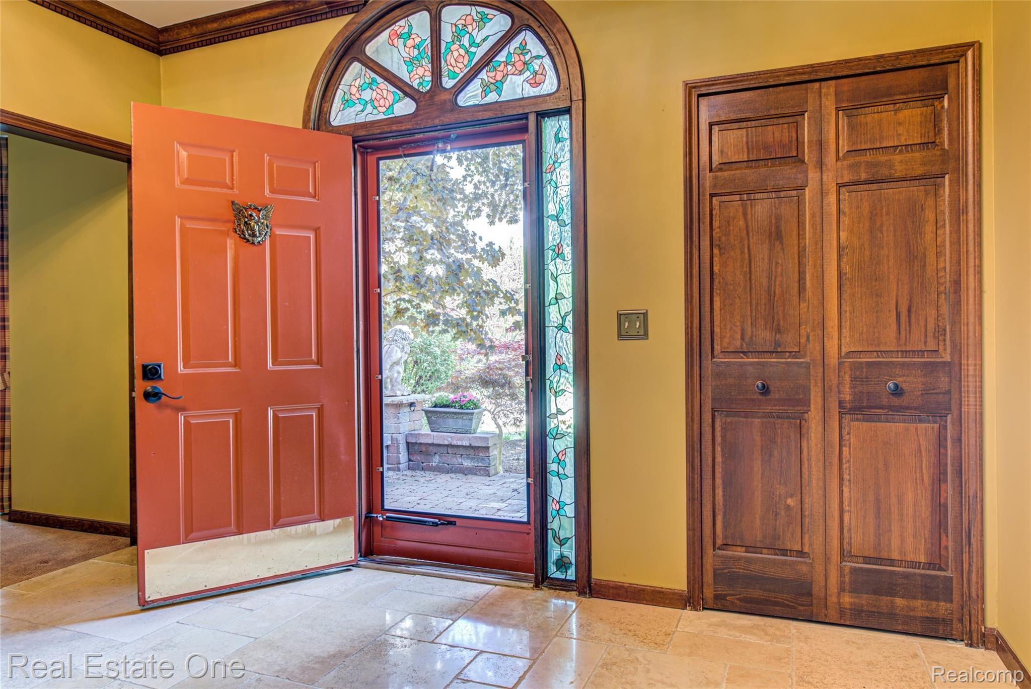 3274 Quail Ridge Circle Rochester, MI 48309 - Photo 13 of 74 Entryway