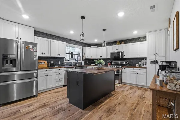 $420,000 | 12397 Ruby Lane, Plato, MO 65552