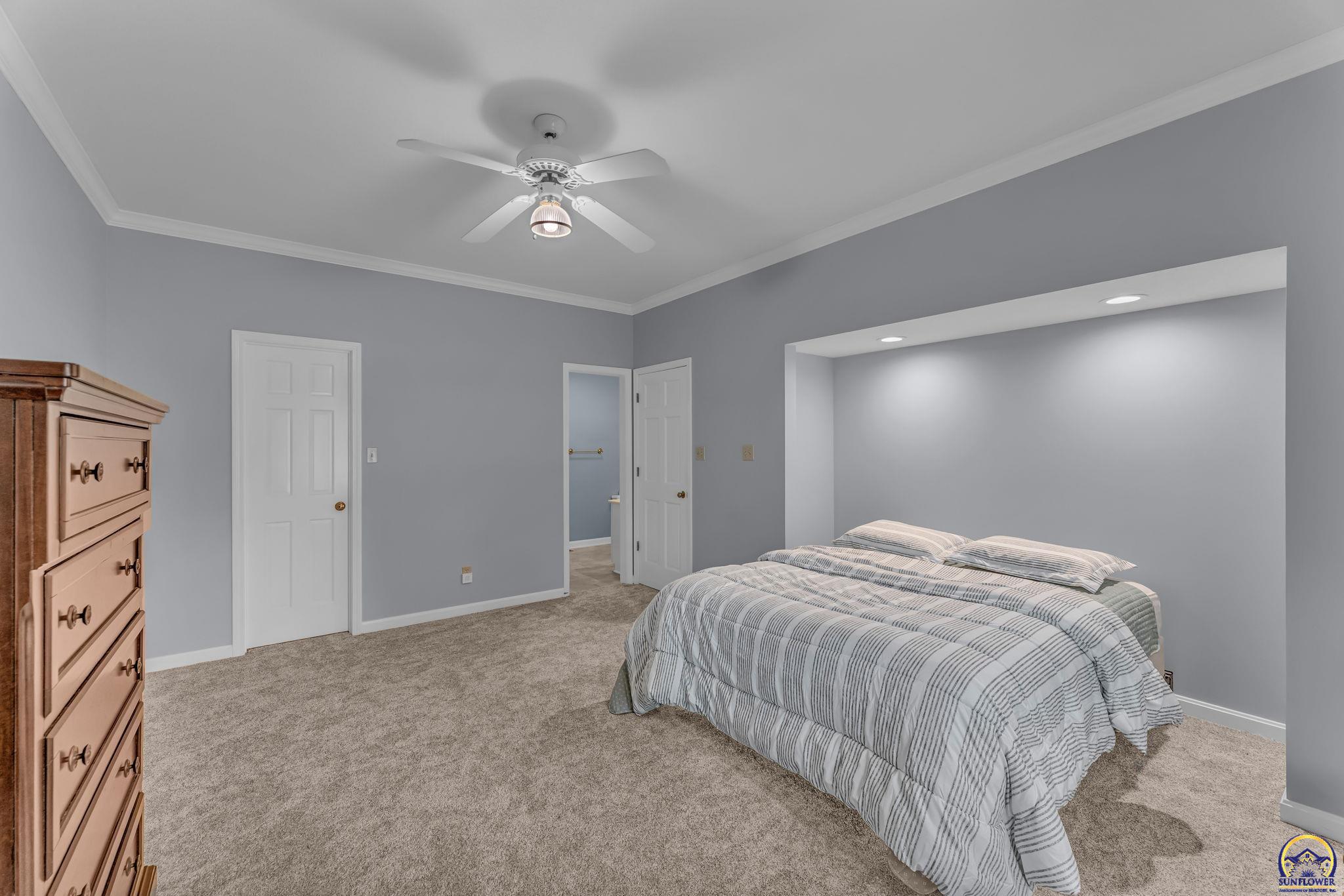 7628 Southwest 37th Street Topeka, KS 66614 - Photo 18 of 44