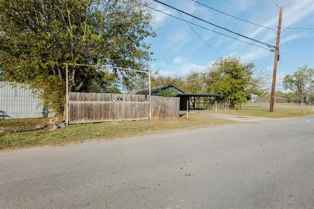 $240,000 | 1710 Southwest 4th Avenue, Mineral Wells, TX 76067
