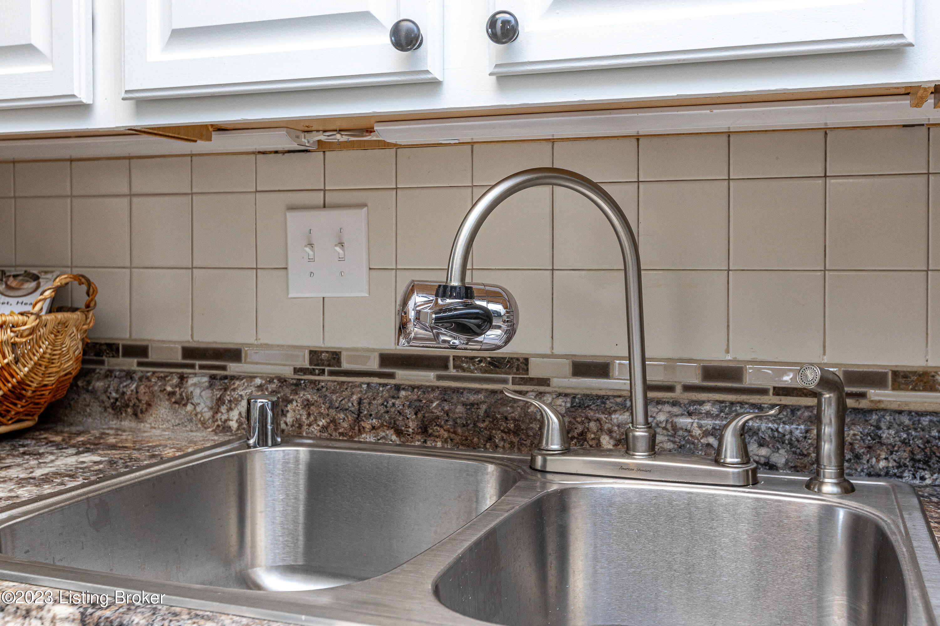 2121 Nicholasville Road, Unit 402 Lexington, KY 40503 - Photo 12 of 39 Kitchen