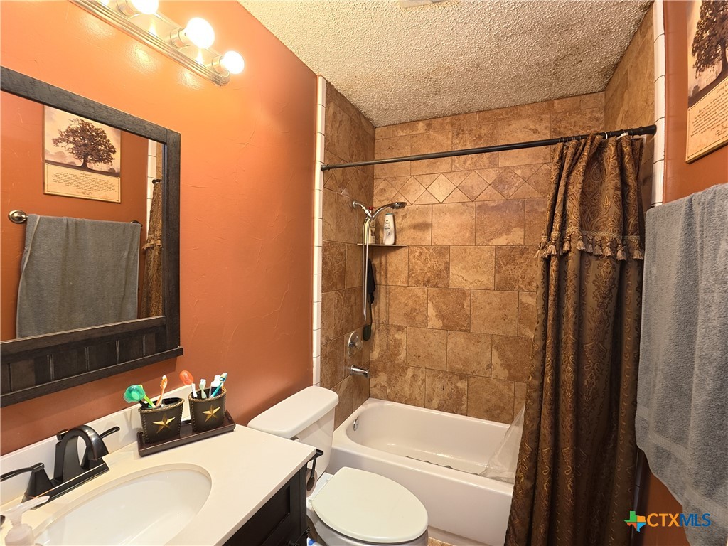 4808 Brook Crest Road Austin, TX 78744 - Photo 3 of 19 Gallery Image 3