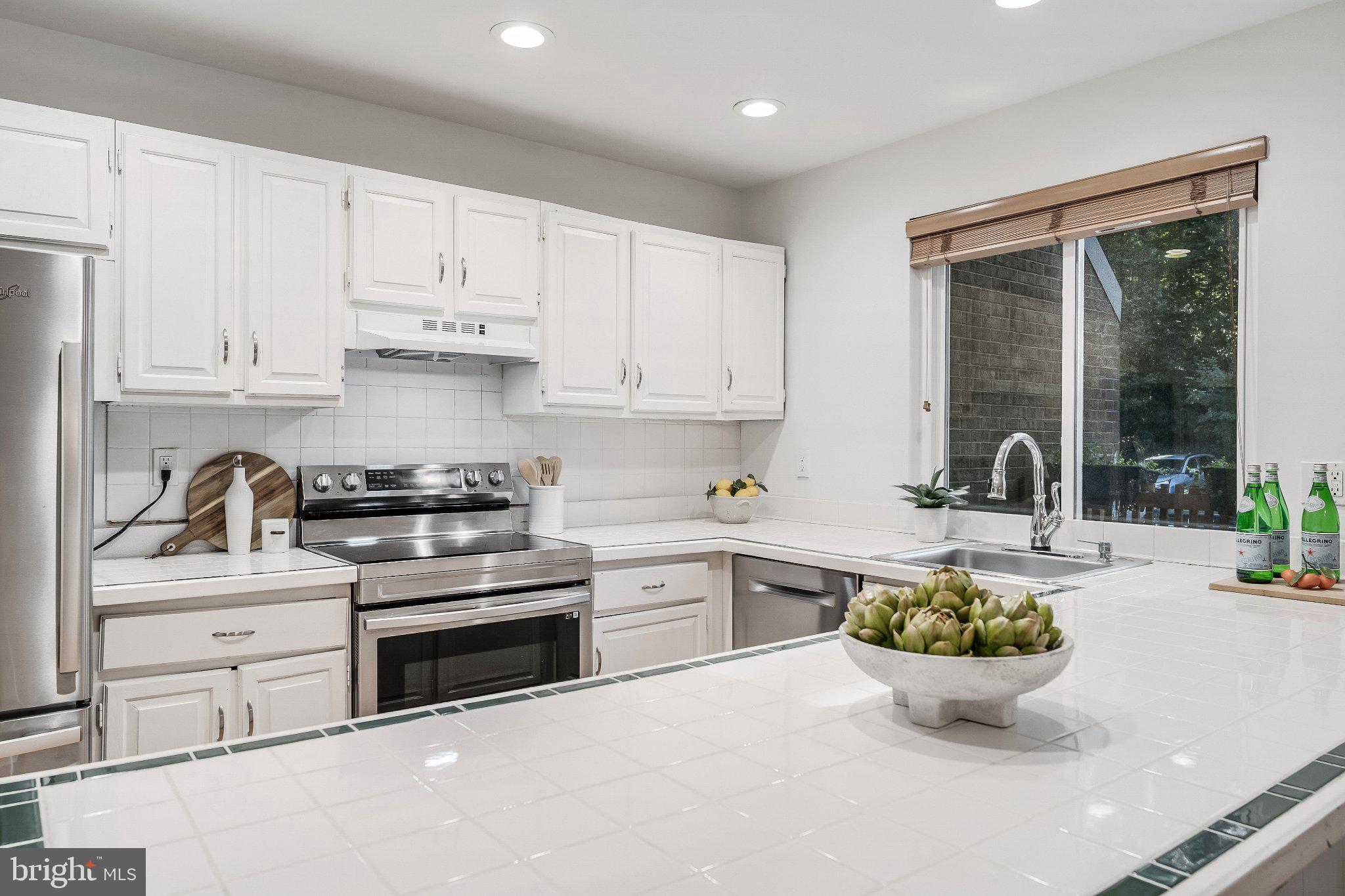 1425 Greenmont Court Reston, VA 20190 - Photo 9 of 41 Gallery Image 9