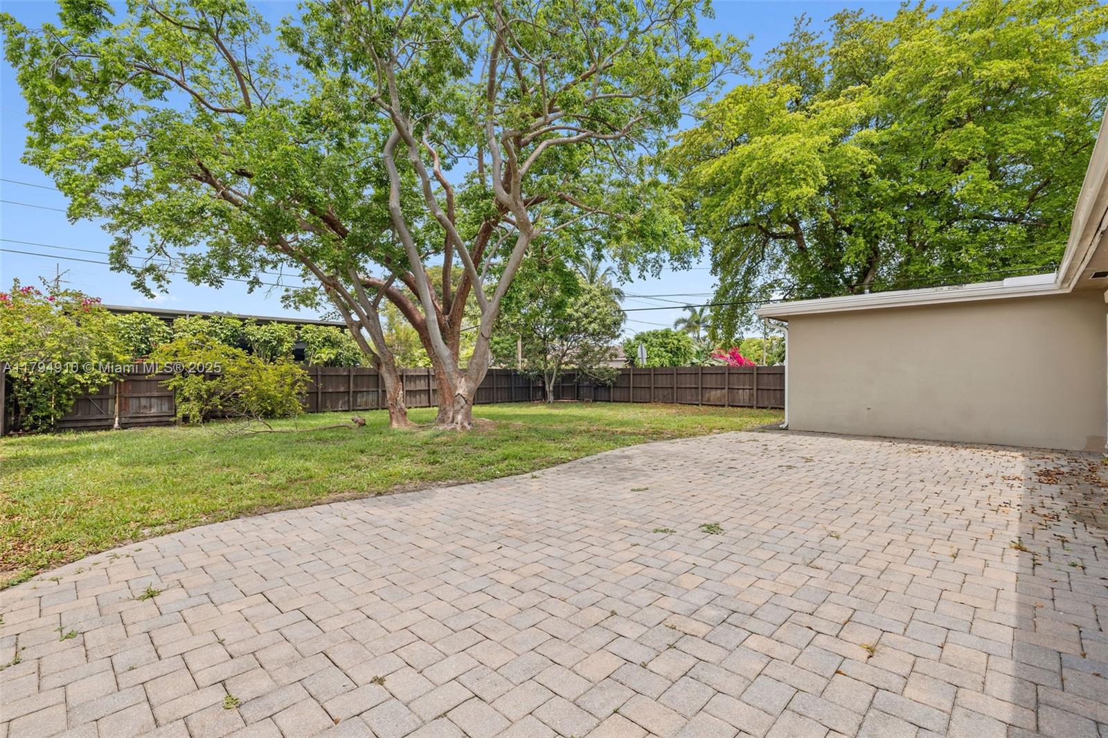 4401 Madison Street Hollywood, FL 33021 - Photo 27 of 27 front view of a house with a yard
