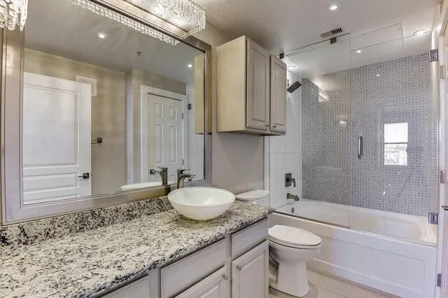 a view of an empty room with chandelier and chandelier