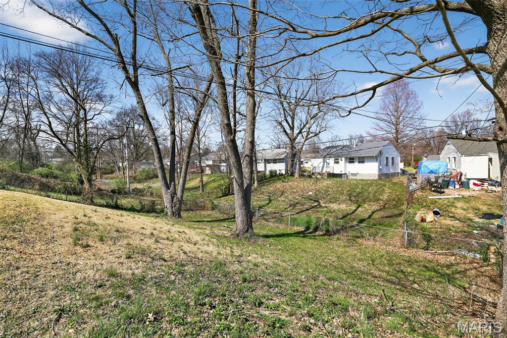 325 Lancashire Road St. Louis, MO 63137 - Photo 8 of 30 Gallery Image 8