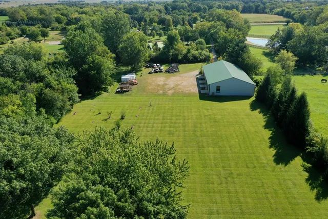 a view of a water fountain