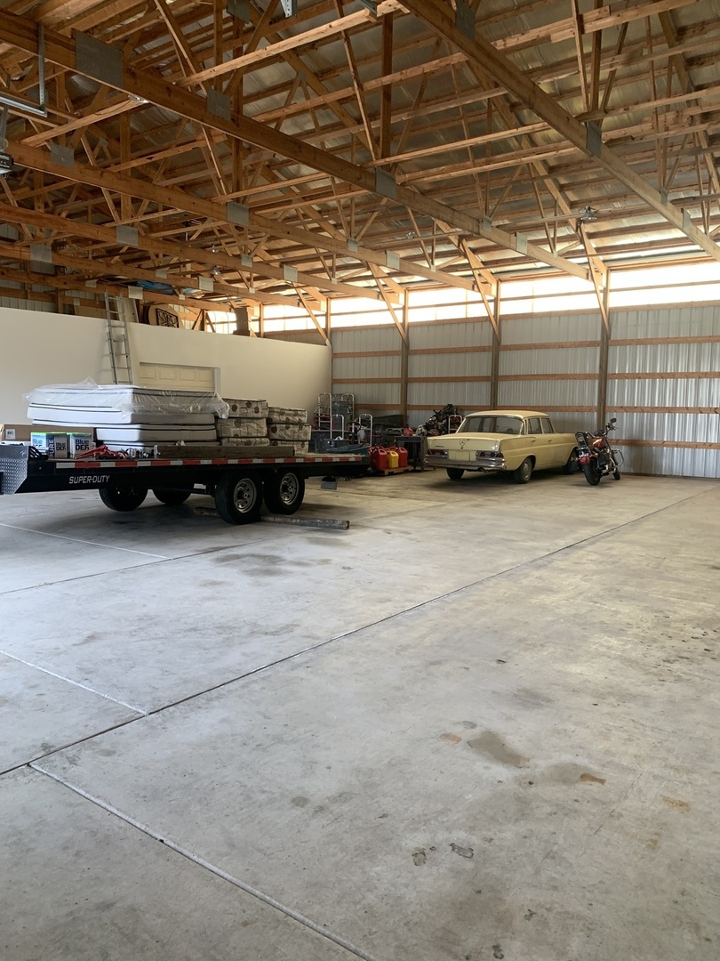 813 North Menge Road Marengo, IL 60152 - Photo 24 of 34 a view of a garage