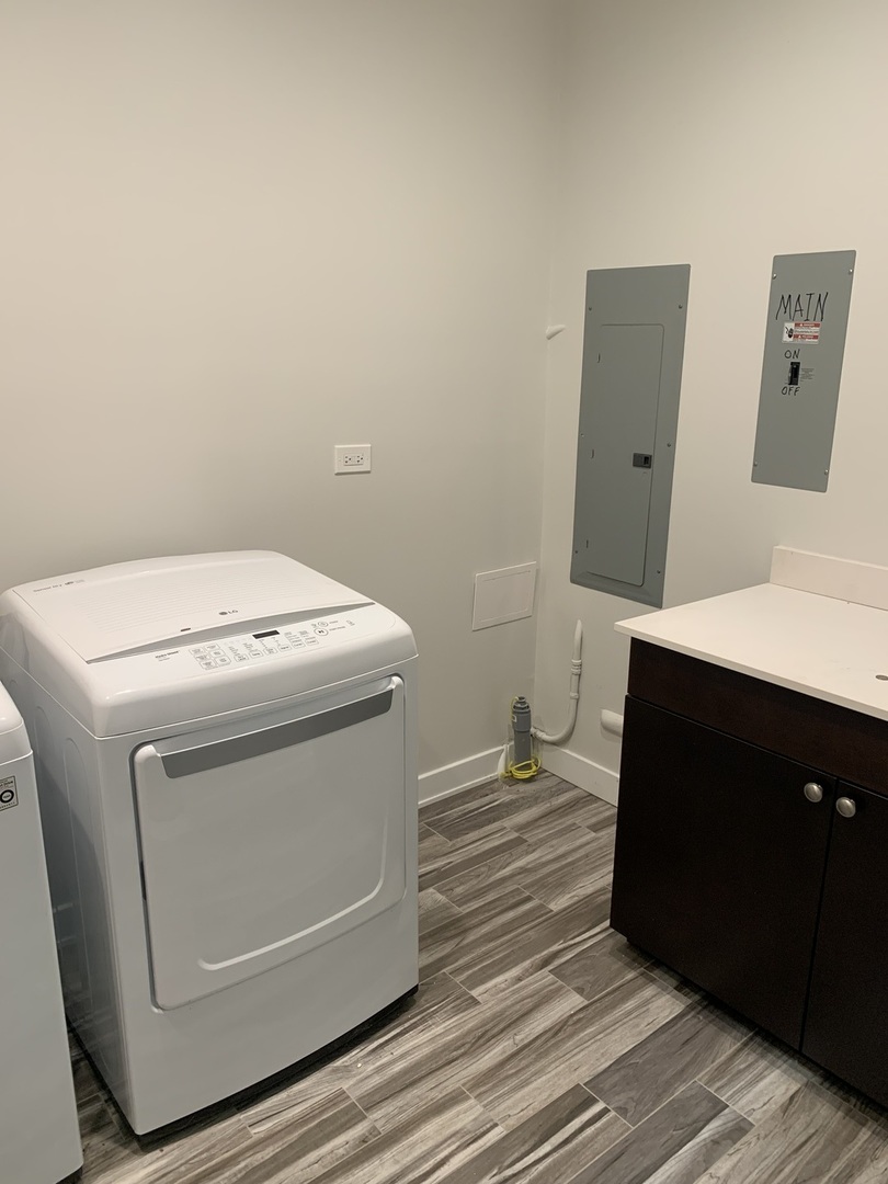 813 North Menge Road Marengo, IL 60152 - Photo 30 of 34 a utility room with dryer and washer