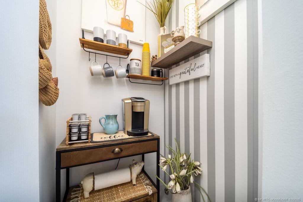 6919 Southeast Sleepy Hollow Lane Stuart, FL 34997 - Photo 12 of 32