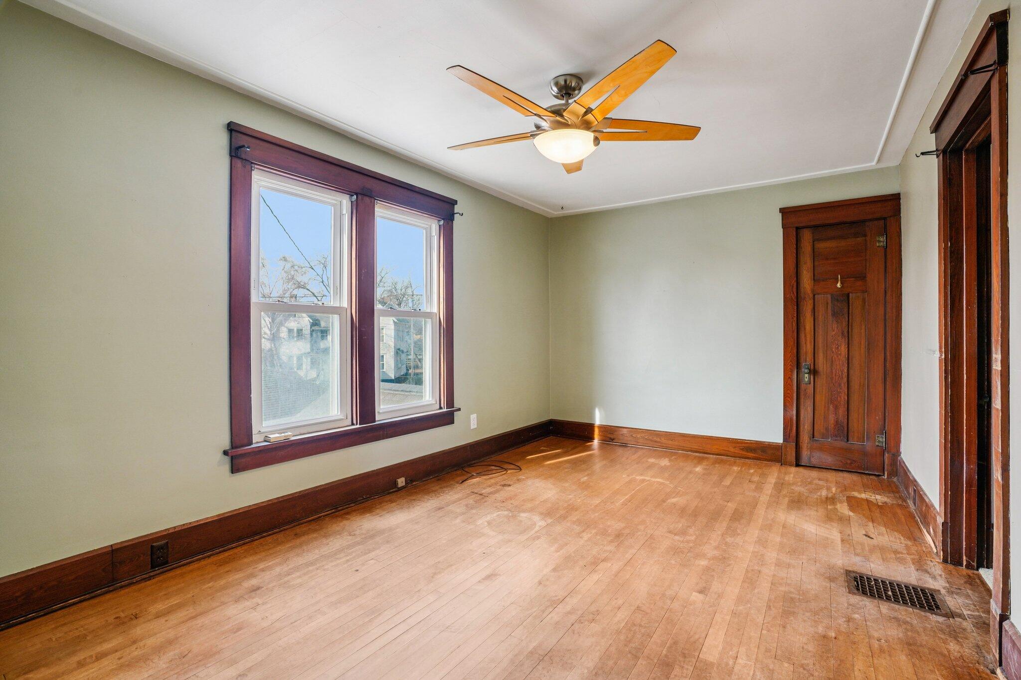 2717 Washington Avenue Racine, WI 53405 - Photo 18 of 25 44-web-or-mls-Washington Ave-S0503-044