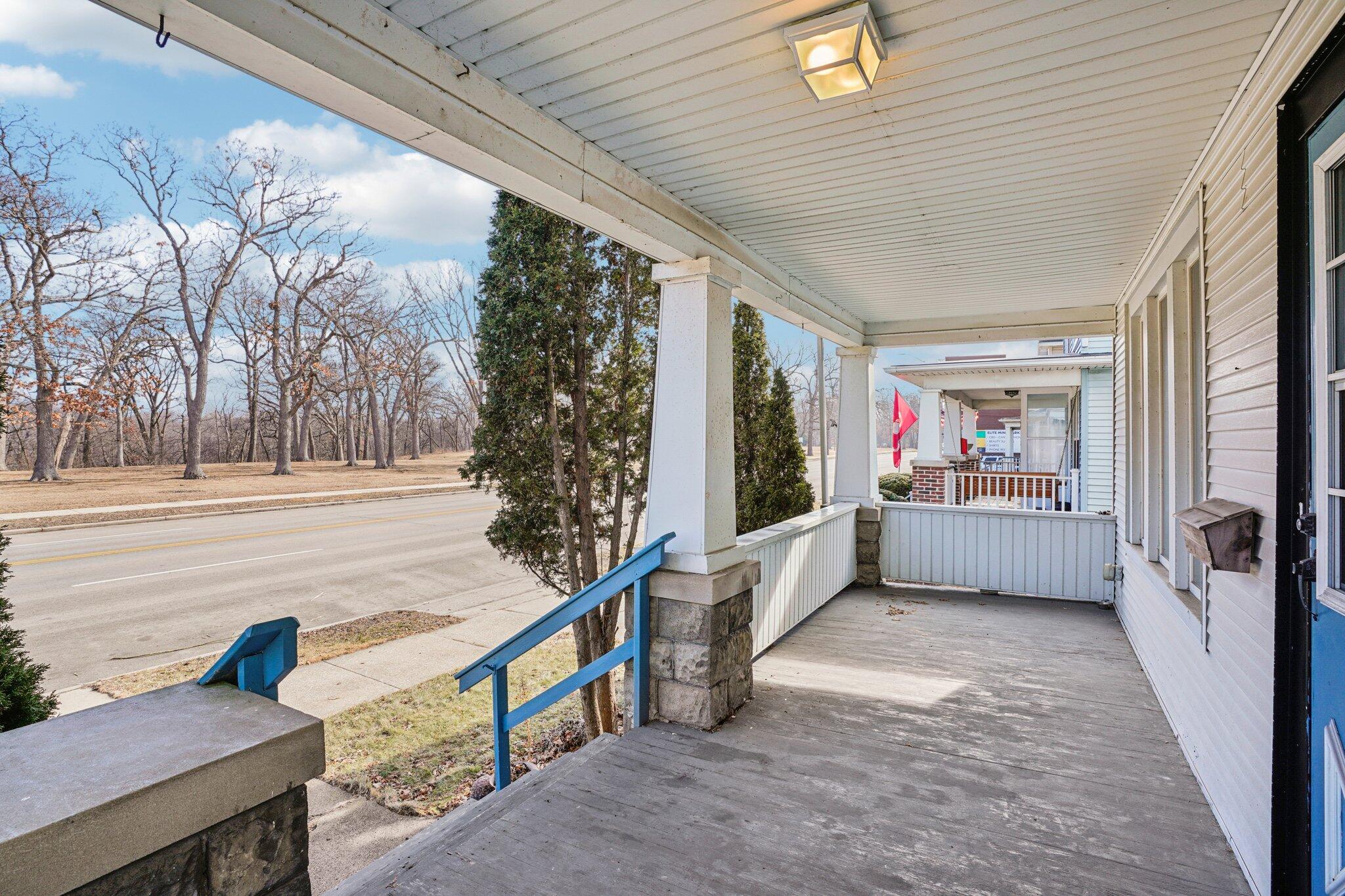 2717 Washington Avenue Racine, WI 53405 - Photo 3 of 25 6-web-or-mls-Washington Ave-S0503-006