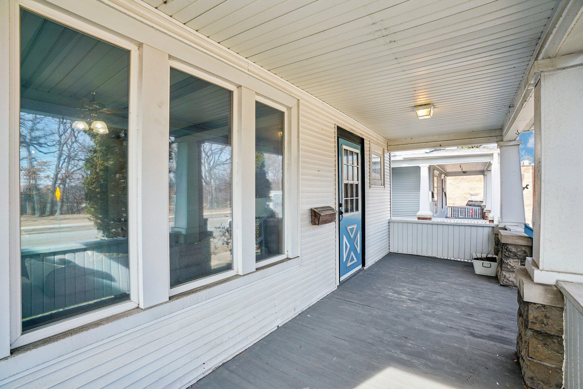 2717 Washington Avenue Racine, WI 53405 - Photo 4 of 25 8-web-or-mls-Washington Ave-S0503-008