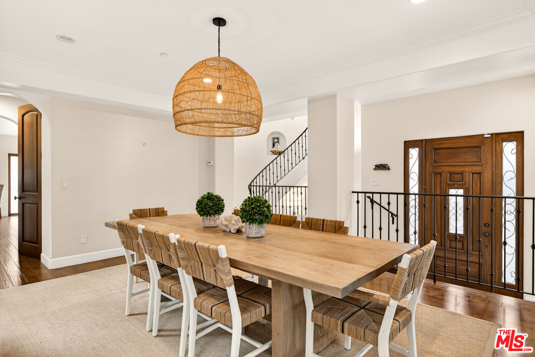 17 Privateer Street Marina del Rey, CA 90292 - Photo 11 of 47 a view of a dining room with furniture and wooden floor
