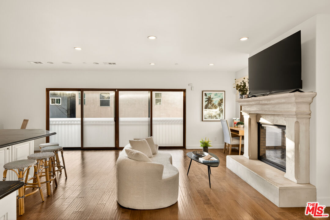 17 Privateer Street Marina del Rey, CA 90292 - Photo 19 of 47 a living room with fireplace furniture and a flat screen tv