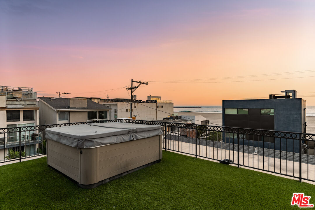 17 Privateer Street Marina del Rey, CA 90292 - Photo 4 of 47 a view of a terrace with a garden