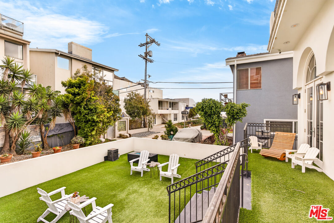 17 Privateer Street Marina del Rey, CA 90292 - Photo 47 of 47 a view of an outdoor space with seating area