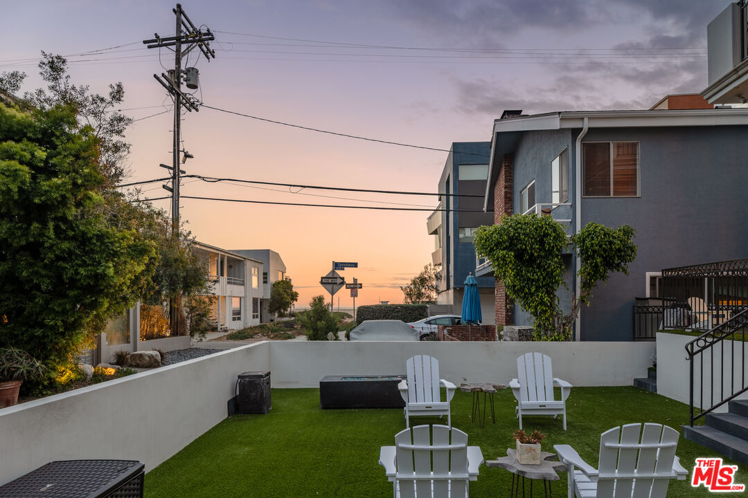 17 Privateer Street Marina del Rey, CA 90292 - Photo 8 of 47 a view of a patio with couches and potted plants