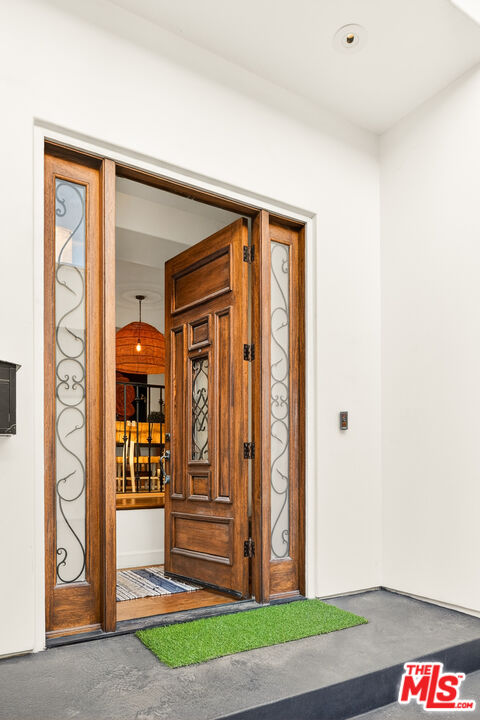 17 Privateer Street Marina del Rey, CA 90292 - Photo 10 of 47 a view of front door of house