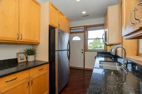 $350,000 | 6151 North Glenwood Avenue, Unit 205, Chicago, IL 60660