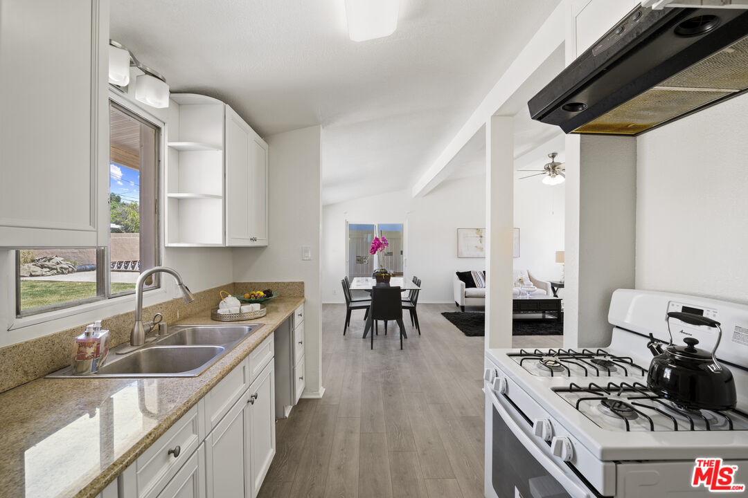 7853 Bothwell Road Reseda, CA 91335 - Photo 11 of 46 Gallery Image 11