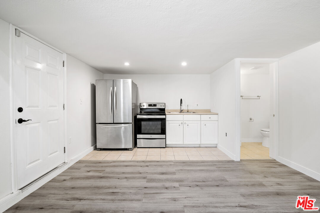 7853 Bothwell Road Reseda, CA 91335 - Photo 14 of 46 Gallery Image 14