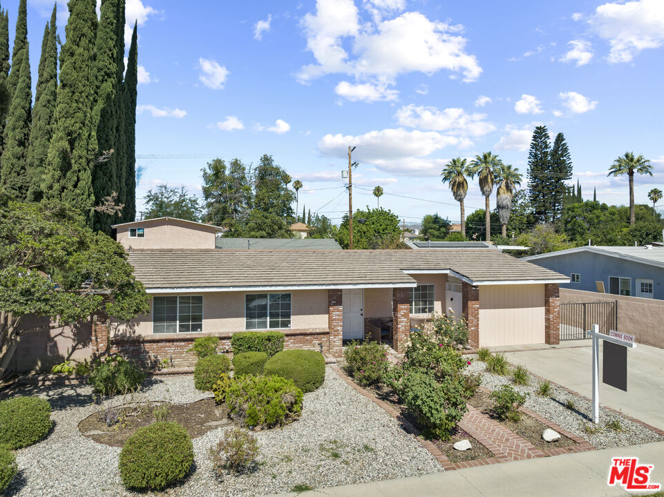 7853 Bothwell Road Reseda, CA 91335 - Photo 4 of 46 Gallery Image 4