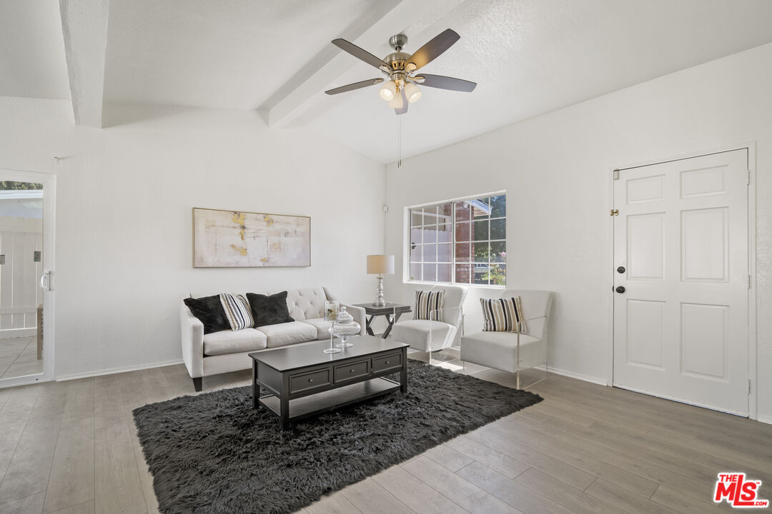 7853 Bothwell Road Reseda, CA 91335 - Photo 5 of 46 Gallery Image 5