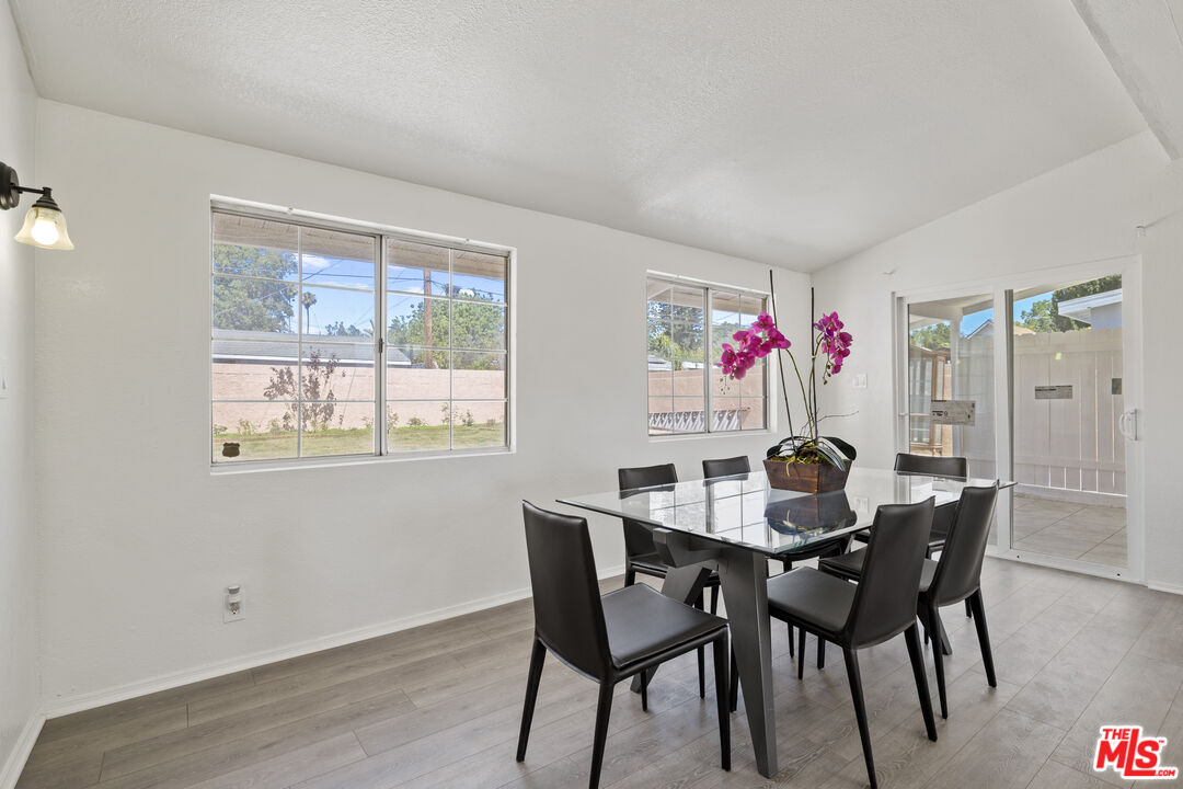 7853 Bothwell Road Reseda, CA 91335 - Photo 10 of 46 Gallery Image 10