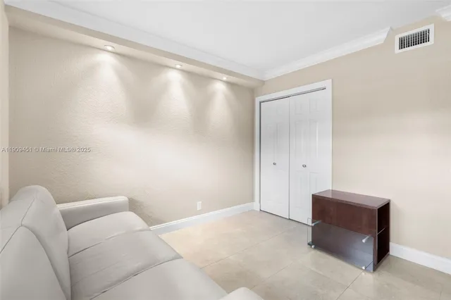 $175,900 | 1040 Country Club Drive, Unit 408, Margate, FL 33063